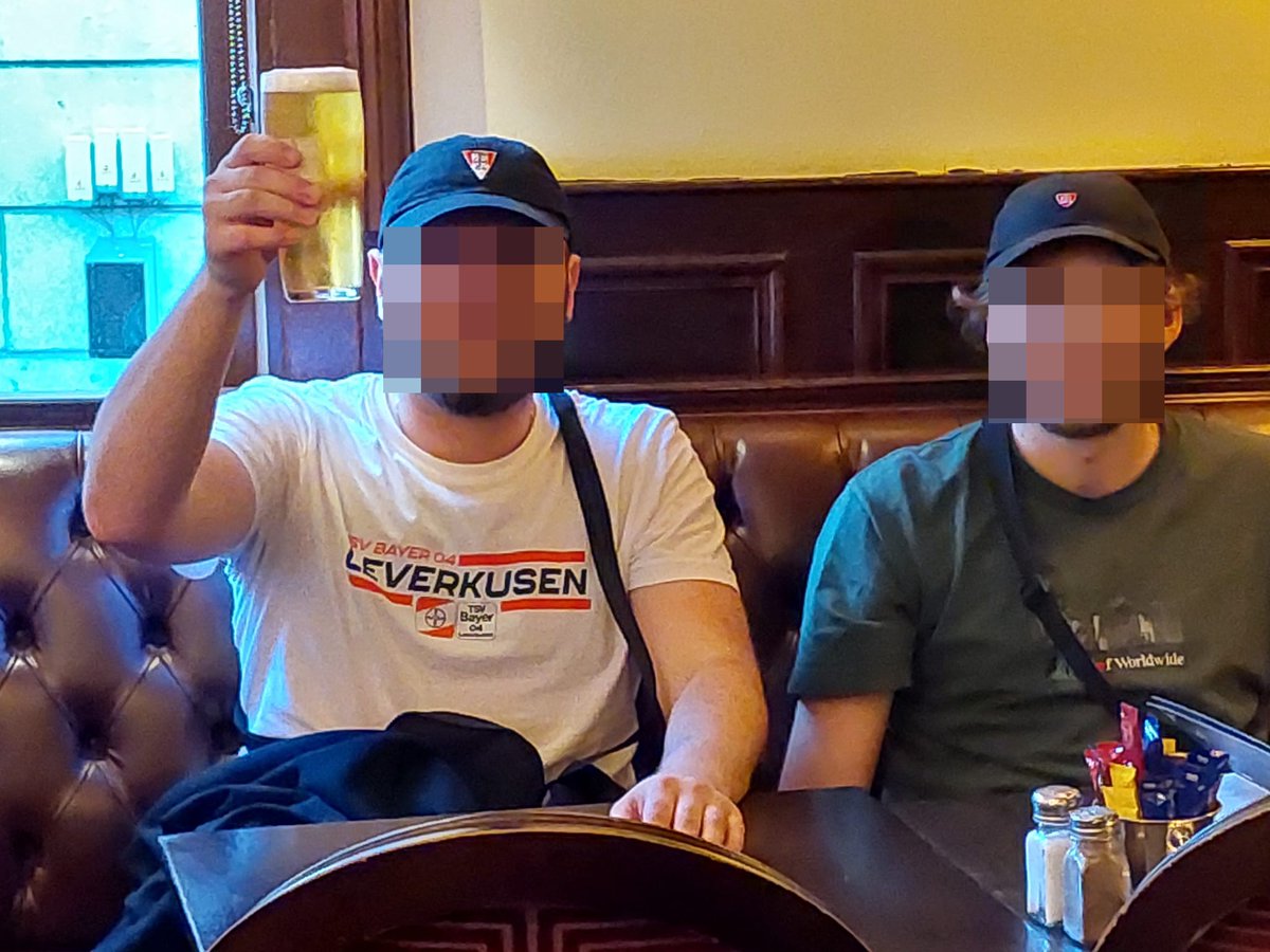 Pala_25_cios's tweet photo. Als kleiner Irland-Fan bin ich mit dem Bayer endlich dazu gekommen das Land zu besuchen, ich werde aber definitiv wiederkommen, um mehr zu entdecken und die Stimmung aufzusaugen. Diese Musik- und Pubkultur ist komplette Liebe! Genau wie diese Truppe RWR! #ForzaRWR https://t.co/J3SVHWnU0m