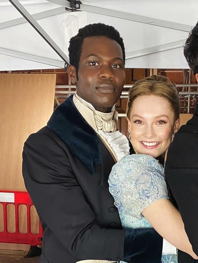 BridGabi's tweet photo. as pessoas terem a coragem de chamar esse homem de feio e jurarem que não são racistas, é muita sacanagem. o cara tem a estrutura óssea perfeita, extremamente simétrico, olhos, nariz e boca LINDOS. juro. o padrão de beleza branco eurocêntrico corroeu os neurônios dessa galera. https://t.co/4dcXygCIOp