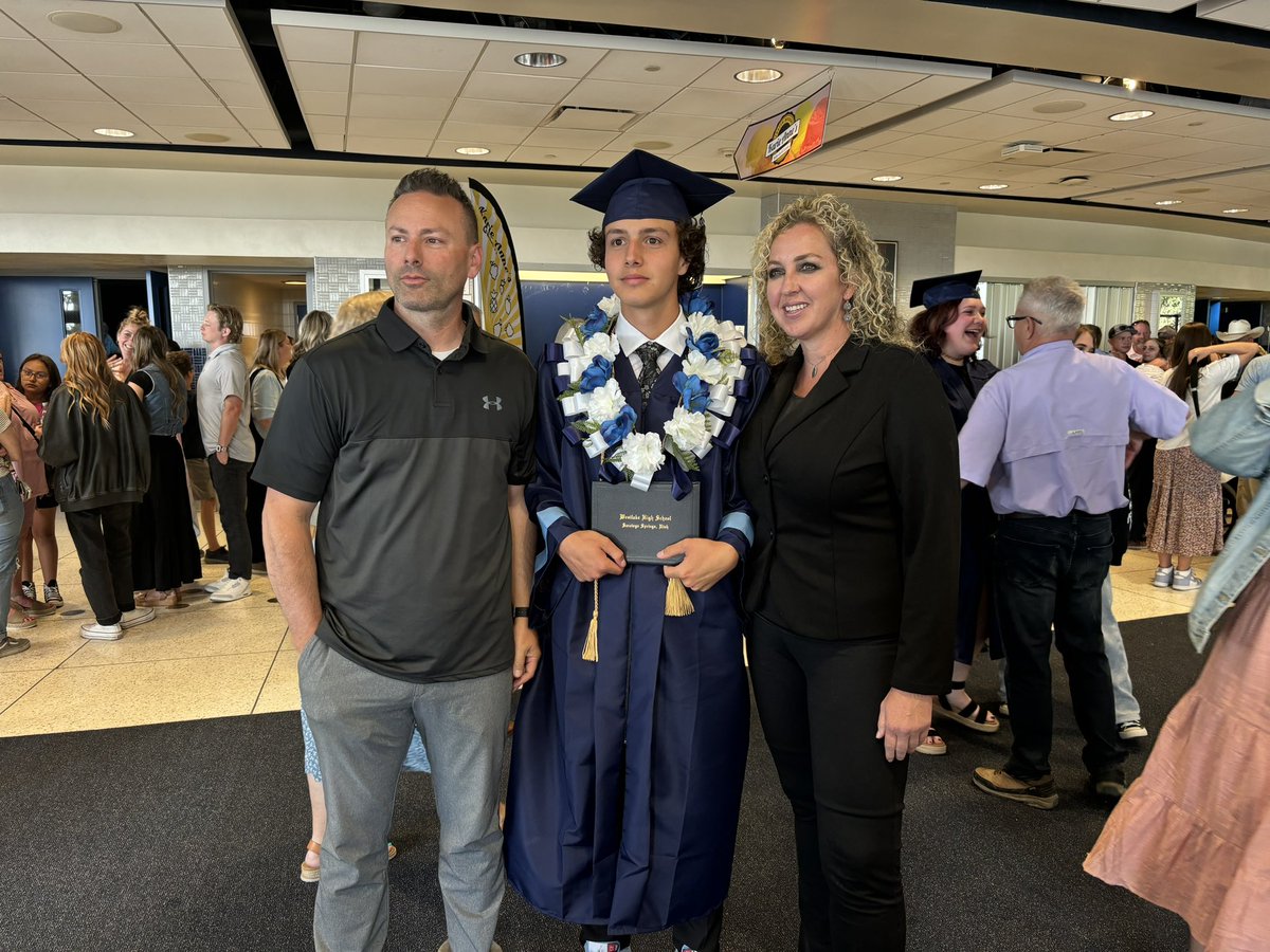 Here’s another pic of 2024 ATH &amp; All Region Aiden Bayless with Parents Ian and Heather. Congrats and good luck in Detroit!

#BLEEDBLUE