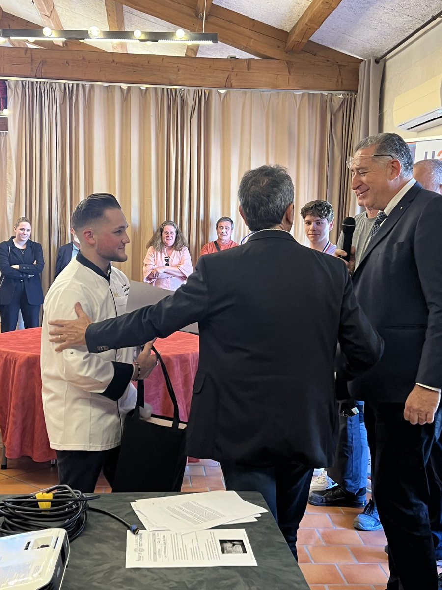 Xavier_Baudry's tweet photo. 🏆#Perpignan | Cérémonie de remise des « Prix de l’#Apprentissage » du @RotaryFR - Club Perpignan et de l’#UPA66 - Jean Alsina, au Clos des Lys, en présence de nombreuses personnalités du monde l’entreprise.

👏Félicitations aux 3 apprentis, lauréats de l’année 2024 !🏅 https://t.co/J46zyX9Hri
