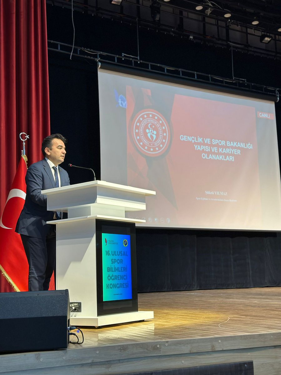 sukruyilmaz03's tweet photo. Yalova Üni. Spor Bilimleri Fakültesi ev sahipliğinde 16. Spor Bilimleri Öğrenci kongresinde “Spor bilimleri öğrencilerinin kariyer olanakları” üzerine sunum gerçekleştirildik. Ayrıca Yalova GSİM antrenörlerimizle bir araya gelerek istişarelerde bulunduk. https://t.co/MGXDT3dAlC