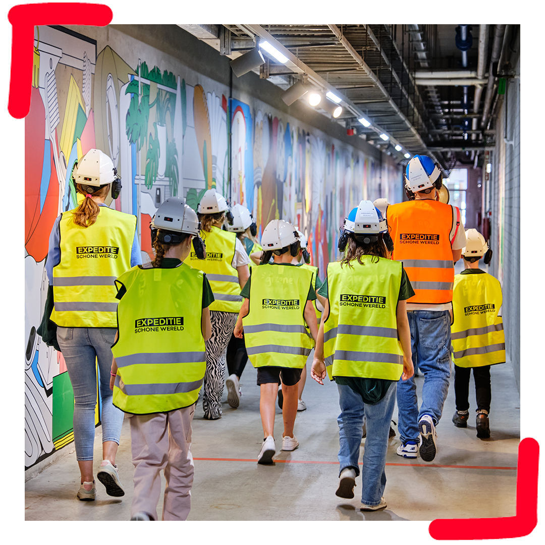 “Dwaal via lange gangen, trappenhuizen en smalle doorgangen van de ene naar de andere wereld. Van de wereld van spullen naar de onderwaterwereld van de oceaan.” Wil jij ook mee met dit duurzame avontuur? Lees ons magazine Schoon: is.gd/USnV7M
#hvcschoon2024 #expeditie