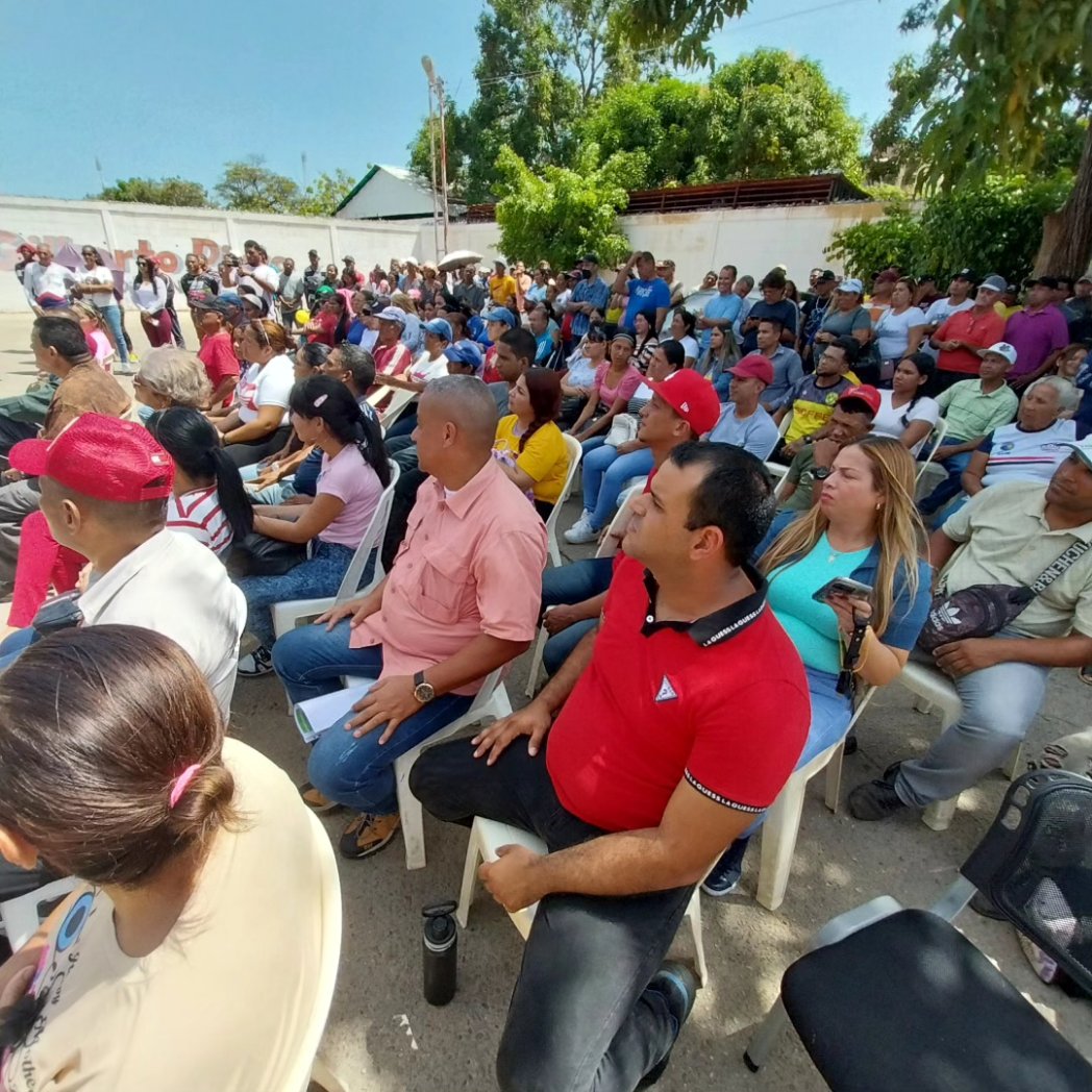corvisucre02's tweet photo. En un emotivo acto en nuestras instalaciones con todos nuestros trabajadores, manifestamos nuestro apoyo incondicional al Presidente @NicolasMaduro
De cara a las próximas elecciones.

@GPintoVzla
@CeballosEnLinea
@sucregobierno_b

#CreoEnVenezuela https://t.co/pscUXb4XA8