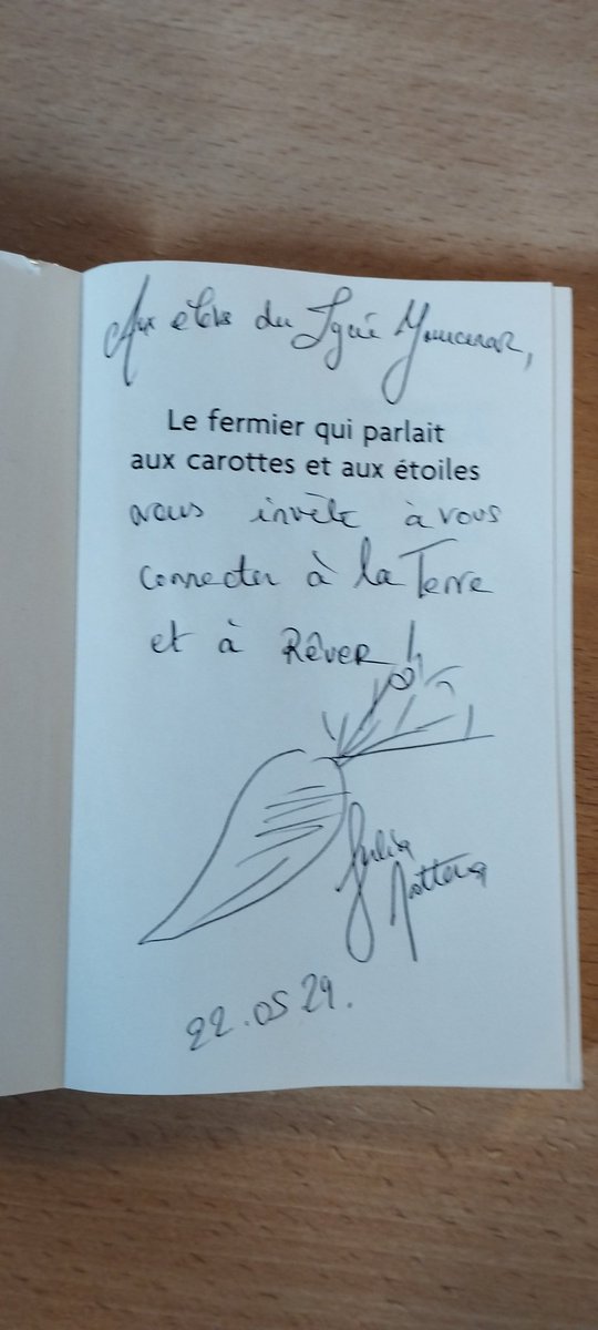 CDI Lycée Yourcenar (@cdilmy) on Twitter photo 🥕✨Rencontre avec Julia MATTERA ce matin au CDI du <a href="/LyceeYourcenar/">Lycée Yourcenar</a> ! Un échange avec la 2ndePRO suivi de la traditionnelle séance de dédicaces ! ✨🥕Merci <a href="/AInterbibly/">Asso Interbibly</a> pour ces rencontres d'auteurs en lycées ! 🥕✨Rencontre avec Julia MATTERA ce matin au CDI du <a href="/LyceeYourcenar/">Lycée Yourcenar</a> ! Un échange avec la 2ndePRO suivi de la traditionnelle séance de dédicaces ! ✨🥕Merci <a href="/AInterbibly/">Asso Interbibly</a> pour ces rencontres d'auteurs en lycées !