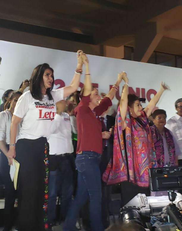 lacalzada1's tweet photo. Definitivamente es tiempo de mujeres. De grandes mujeres. Históricas mujeres.
#ClaudiaPresidenta 
#ClaraJefaDeGobierno 
#VarelaAlcaldesaBJ 
#CamilaDiputada 
#PlanC 
#QueSigaLa4T https://t.co/YMFWeaM9T4