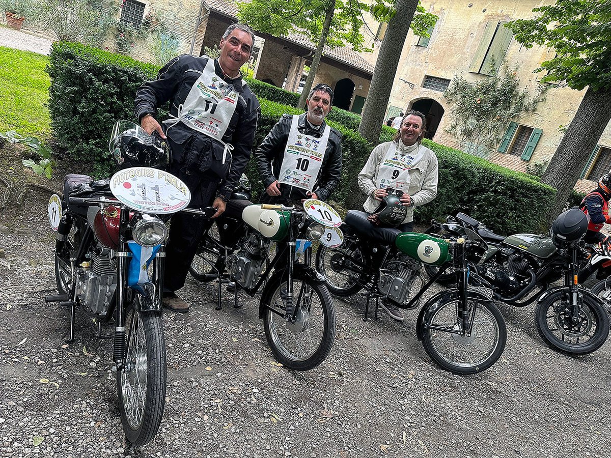 INFORMOTO's tweet photo. LAS TEHUELCHE DEL MOTOGIRO D’ITALIA Y SUS CORREDORES
https://t.co/hMclh7rT9f
#EquipoOficialMotoTehuelche #MotoTehuelche #Tehuelche75 #ClubMotosAntiguasyClasicasCordoba #CMACC #MotogirodItalia #Motogiro https://t.co/LOb8OyWF5W