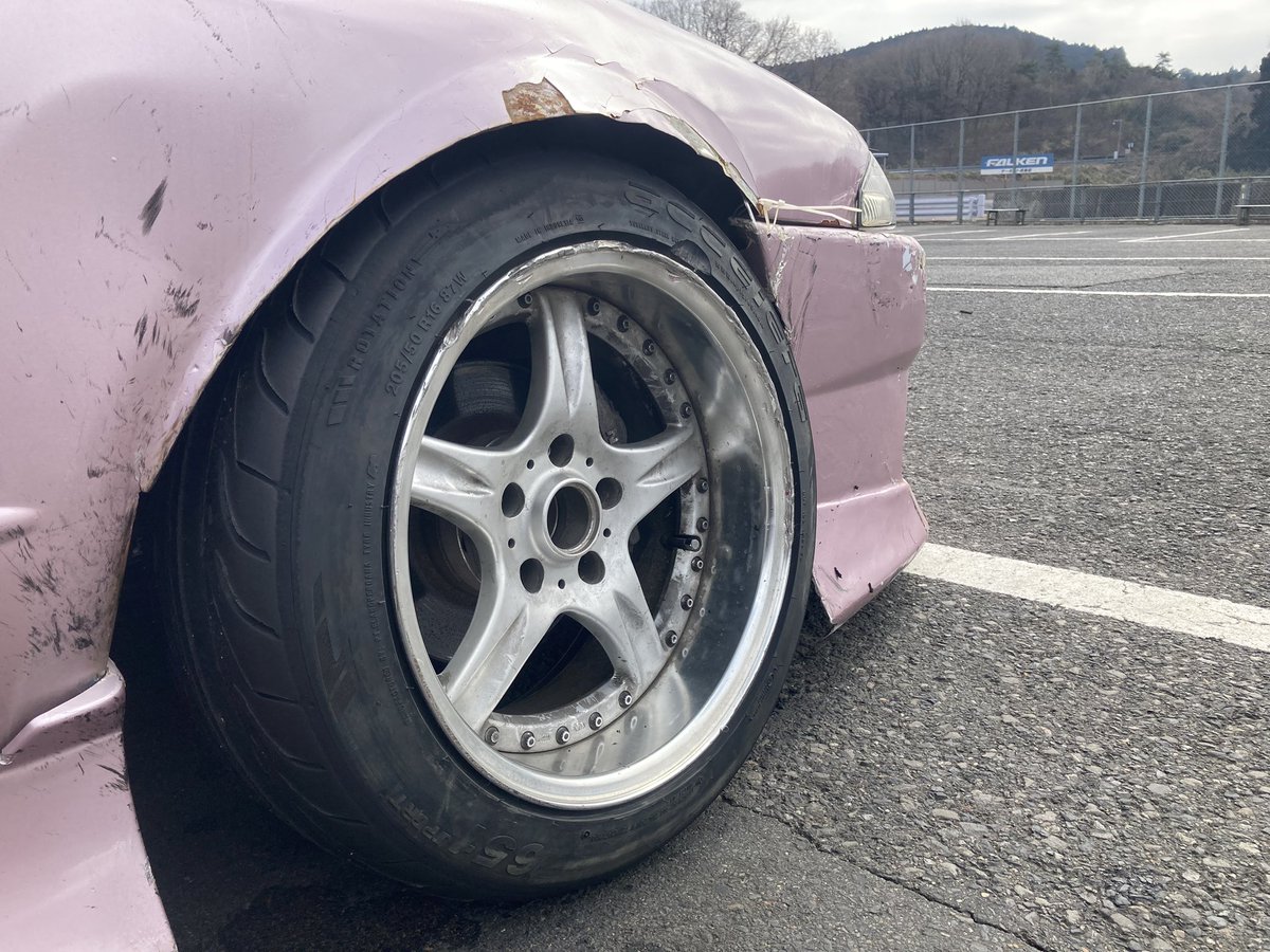 16インチ8J-15.5を20年以上使い続けてます！ 無理やり直してでも使って