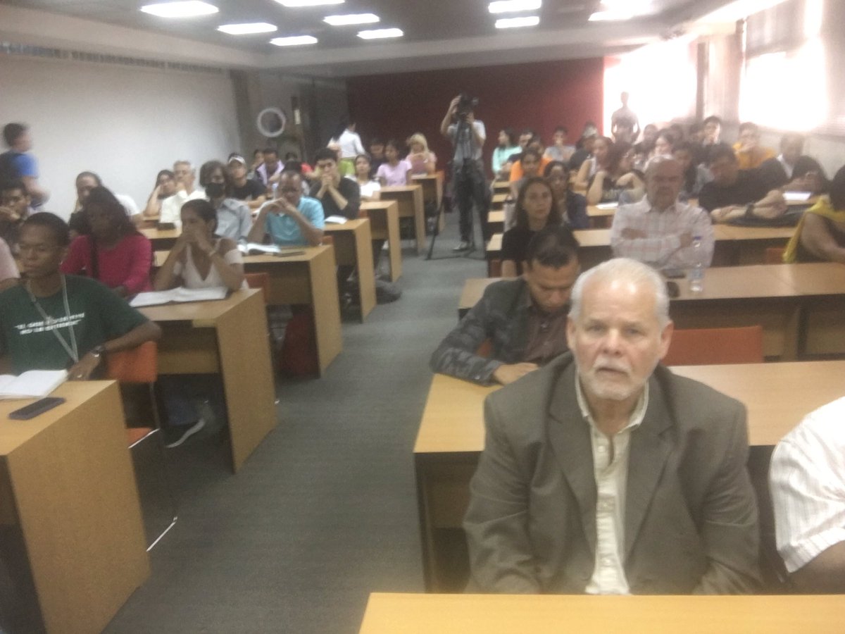 La protección del patrimonio cultural y la arqueología subacuática desata pasiones y este Foro en la <a href="/FaCESUCVe/">FaCES #UCV</a> está a casa llena. Muchos estudiantes 👏🏼
#etica #verdad #arqueologia 
“En el mar, todos vivimos aguas abajo de alguien más y todos bajo un mismo cielo” #CaribeSur20años