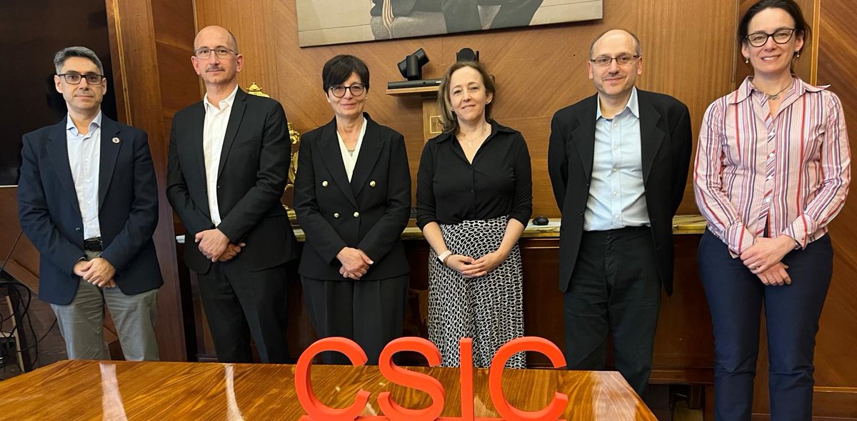 🏛️La presidenta del #CSIC, Eloísa del Pino, y la presidenta del @CNRsocial_, Maria Chiara Carrozza, han mantenido un encuentro para intensificar la colaboración entre ambas instituciones con ocasión de la Jornada del Investigador 🇮🇹 en España.