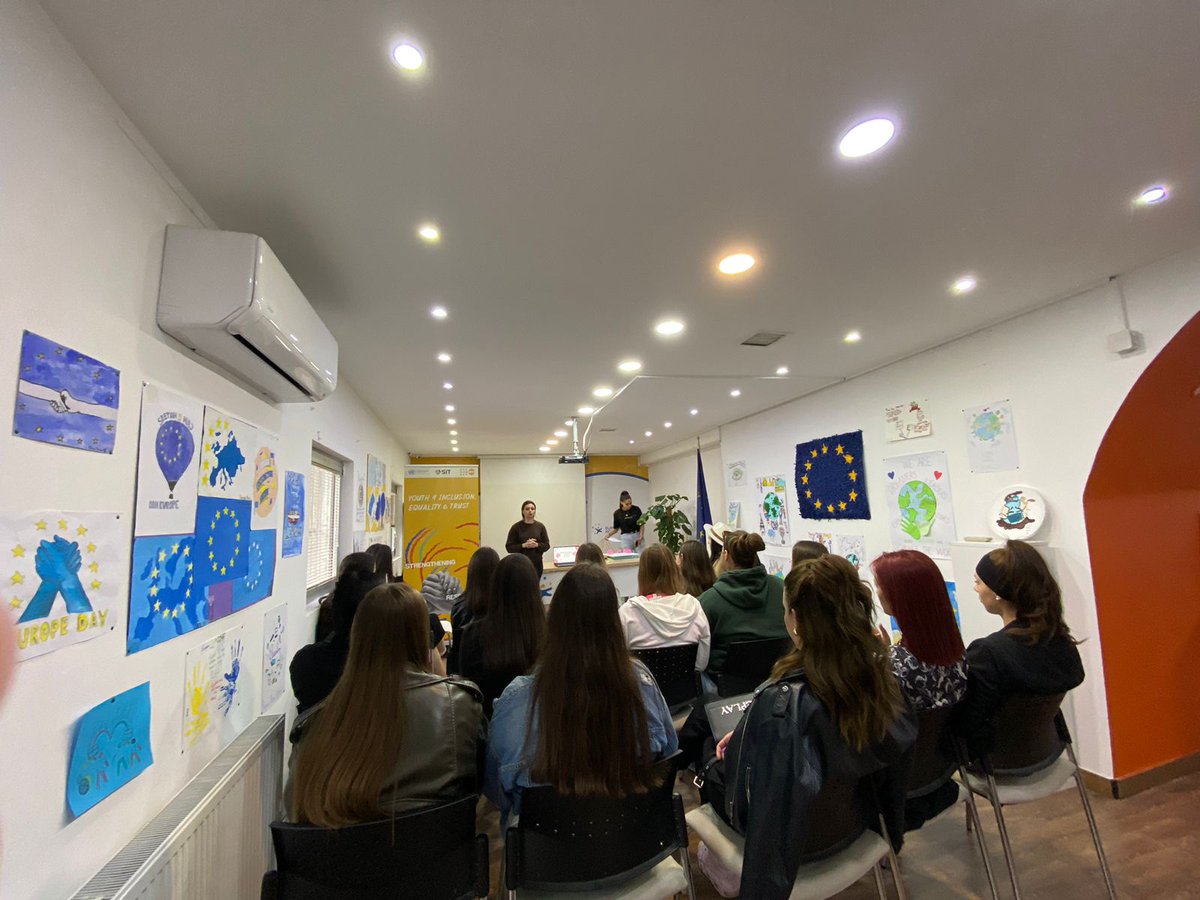 SIT_center's tweet photo. Our Young Peace Ambassadors in North Mitrovica launched a community initiative to empower young Serb girls in Kosovo. It addresses early marriages, GBV, and women's underrepresentation in leadership. These leaders are championing GE and amplifying girls' voices!
@UnfpaKosovo https://t.co/bgQC8H9SHh