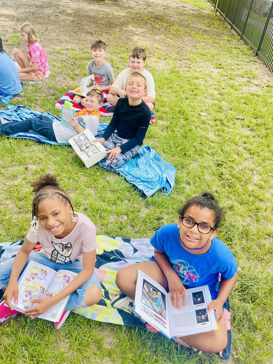 taracruz_ege's tweet photo. Feeling beachy βοΈ Beach towels and books outside in this perfect morning weather is putting us in the summer mood! π @HumbleISD_EGE #EGEGrows https://t.co/58IoBGFpXP