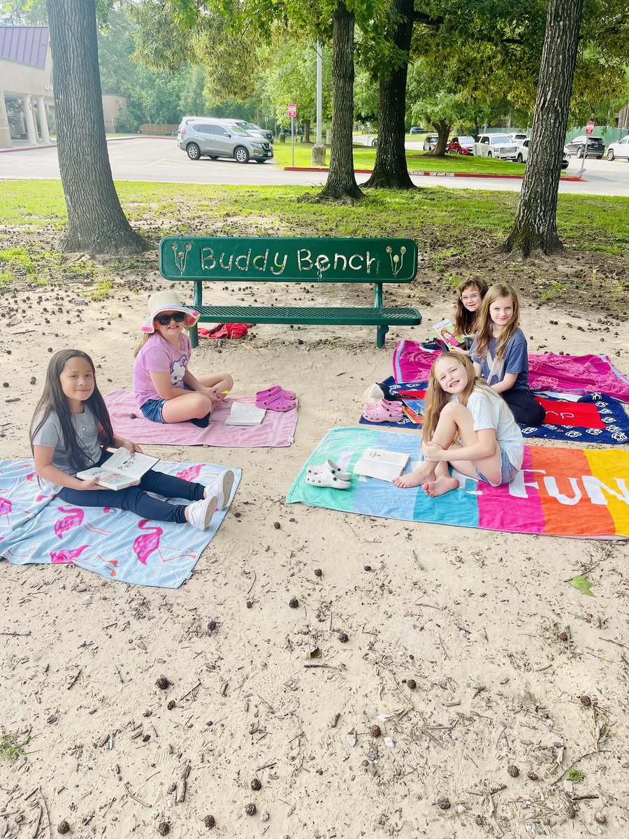 taracruz_ege's tweet photo. Feeling beachy βοΈ Beach towels and books outside in this perfect morning weather is putting us in the summer mood! π @HumbleISD_EGE #EGEGrows https://t.co/58IoBGFpXP