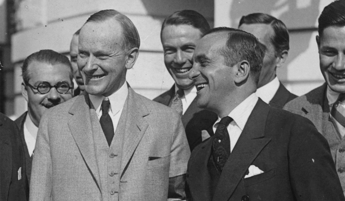 Singer and entertainer Al Jolson announces his endorsement for Calvin Coolidge in this year’s presidential election. Here are Jolson and Coolidge chumming it up at the White House: