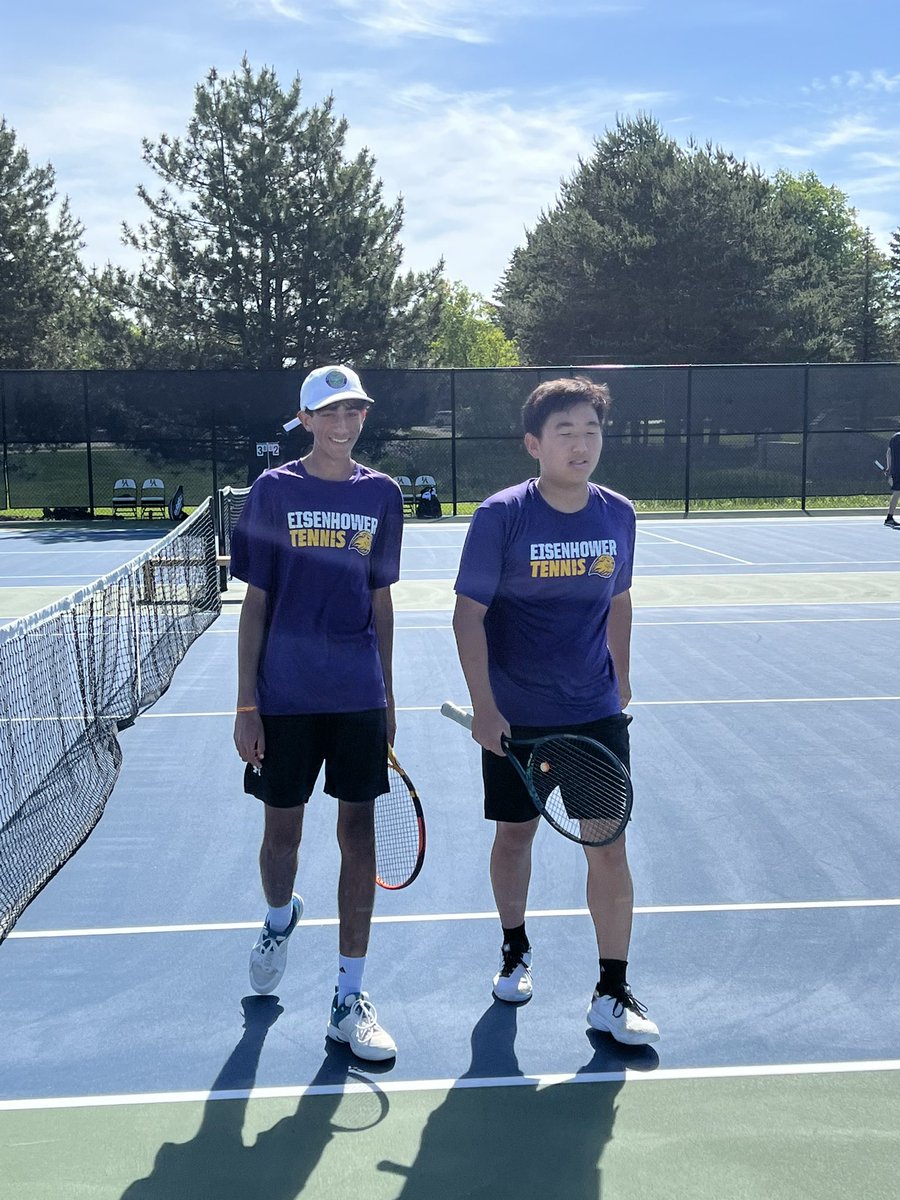 And Luke and Vishal at #1 doubles are the first match done and have qualified for the @wiaawistate tournament in Madison next Thursday with their 6-0, 6-0 score.