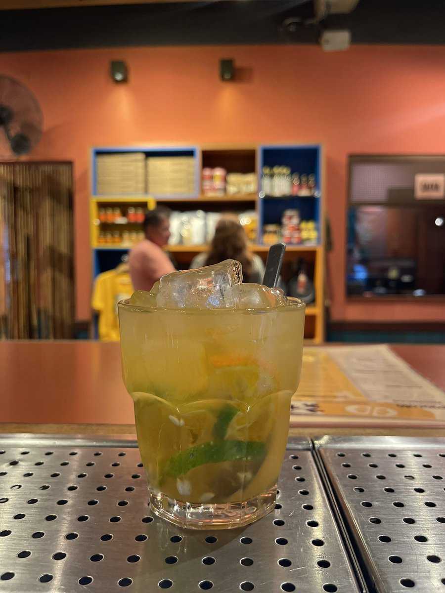 omohzao's tweet photo. A grande CAMPEÃ DA COPA CAIPIRINHA É ELA 
Caipirinha 3 limões ✨🥇🏆
E em homenagem a essa campeã eu fiz uma thread de como fazer a melhor caipirinha DA SUA VIDA 
Chega mais  VOCÊ NÃO VAI SE ARREPENDER 🧵 https://t.co/Pl7qyIlkrg