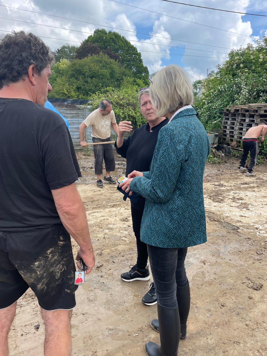 fBariseau's tweet photo. À #Sailly Laurette avec Mme Defretin Maire, ma collègue B.Lhomme aux côtés des agents @ConseilSomme et des habitants très solidaires - la région @hautsdefrance soutiendra les sinistrés - il faut désormais que l’Etat reconnaisse vite ses villages en état de catastrophe naturelle https://t.co/jD7C6v40tT
