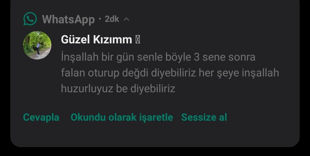 Hayatta her zaman her şeyi arkadan izleyebildik keşkelerle büyüdük neyselerle kapattık.
Tek istediğimiz  bir şey vardı ikimizinde sadece bunca hiçliğe bunca bekleyişe değecek bir hayat .. umarım olur  🖤
<a href="/aslikaracaer1/">Aslı ރ</a>