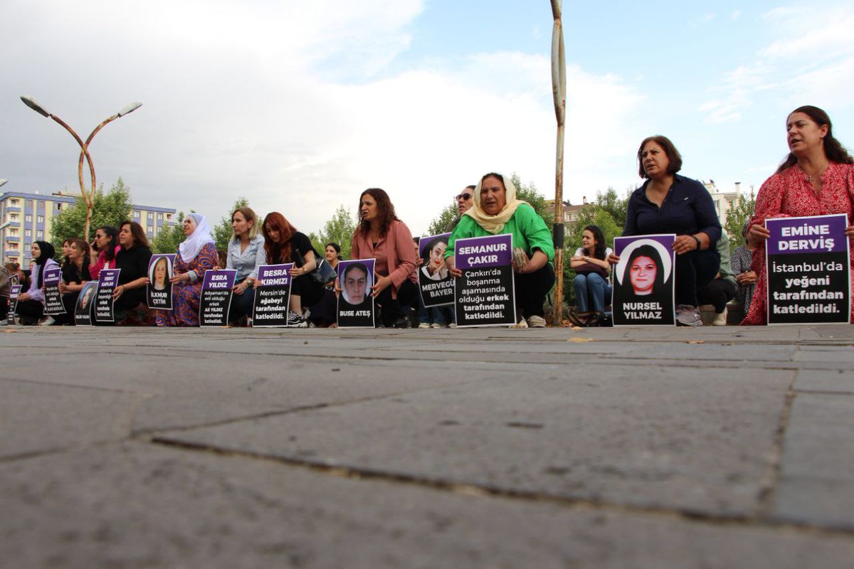 İl Eşbaşkanımız #PınarSakıkTekin, DBP İl Eşbakanı #SultanYaray, Belediye Eşbaşkanları, yöneticilerimiz ve TJA aktivistleri Roboski parkında DAKAP öncülüğünde  katledilen  kadınlar için anma ve oturma eylemine katıldık.
#JinJiyanAzadi