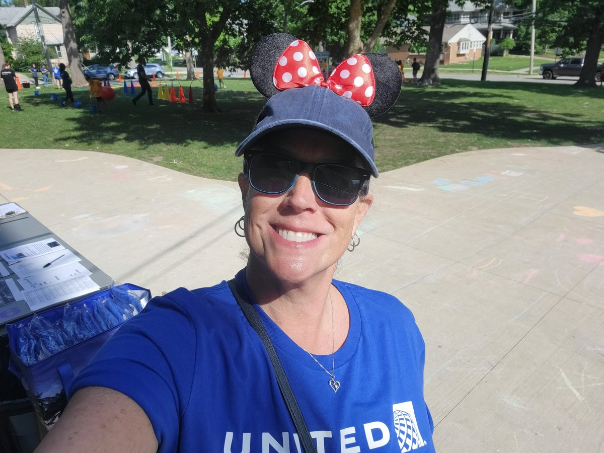KerryUAsaidWhat's tweet photo. Washington elementary Field day! #UNITED volunteering for the kids. #gltw @Tobyatunited @MrCorcoranU46 @sdu46 https://t.co/9jkPZ8R79T