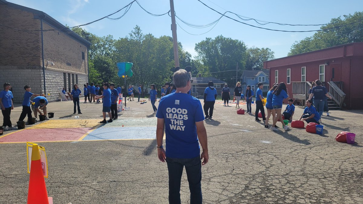 KerryUAsaidWhat's tweet photo. Washington elementary Field day! #UNITED volunteering for the kids. #gltw @Tobyatunited @MrCorcoranU46 @sdu46 https://t.co/9jkPZ8R79T