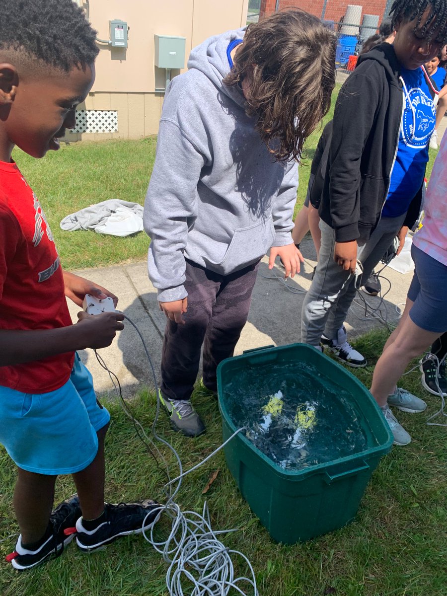 Testing out our ROVs before our big Sea Perch Expo! @AACPSbeyond @RidgewayESAACPS #AACPSAwesome
