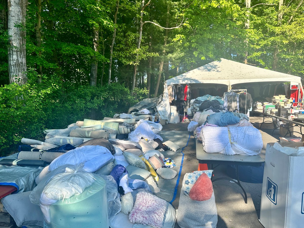About 300 shoppers braved yesterday's 85-degree weather to shop 5 TONS of donated student items (valued at approx. $80,000) during our annual free Move-Out Sale at @TheArcOtsego's Otsego ReUse Center downtown! ♻️ Learn more about this awesome program: suny.oneonta.edu/news-events/an…
