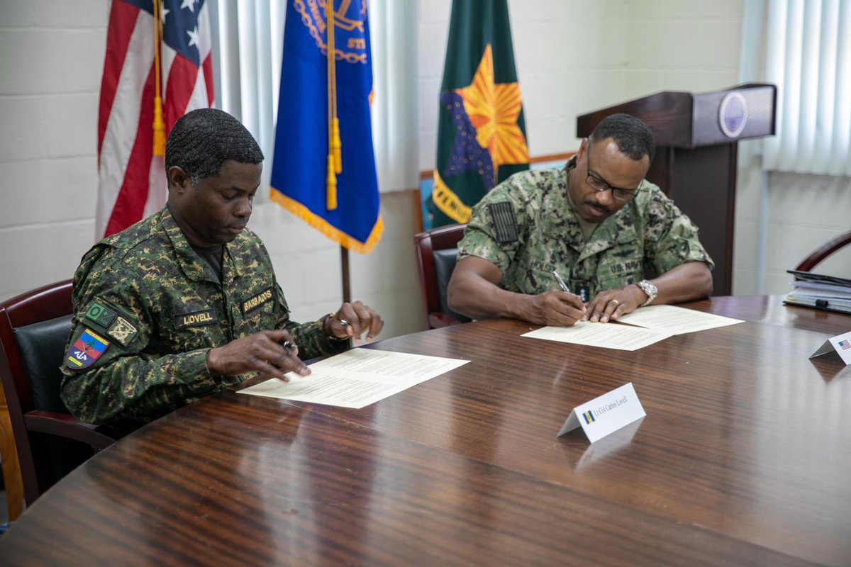 Commitment to #HumanRights: Last week, Barbados joined #SOUTHCOM’s Human Rights Initiative during a signing ceremony led by Barbados Defence Force Chief of Staff (acting) Lt. Col. Carlos Lovell & SOUTHCOM Military Deputy Commander Vice Adm. Alvin Holsey. @USEmbassyBtown