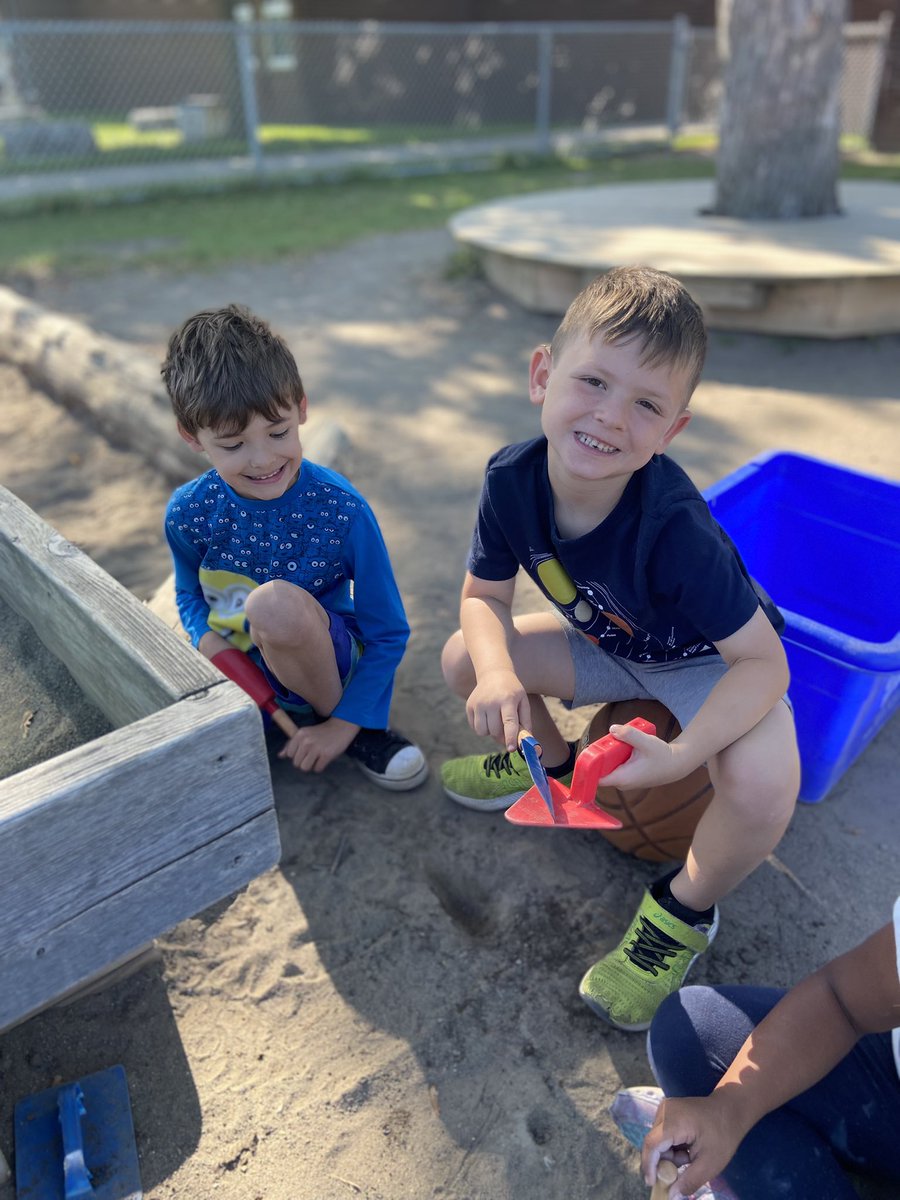 We are big fans of this weather ☀️🐛🐜🐞🩵 <a href="/AVG_Griffins/">A.V. Graham</a>