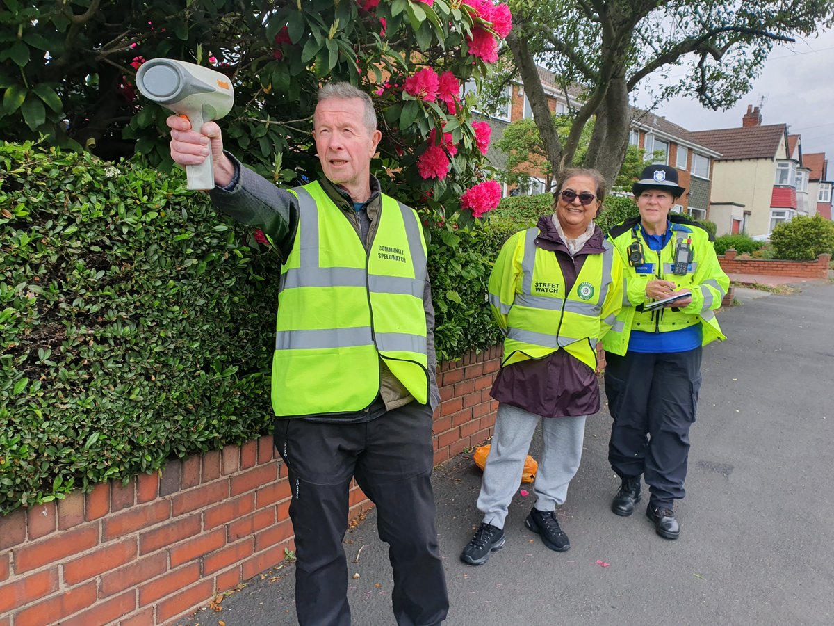 OldburyWMP's tweet photo. Community speedwatch are focusing on perryhill road, Brandhall today #keeptothespeedlimit @sandwe https://t.co/NZloaWVV6J
