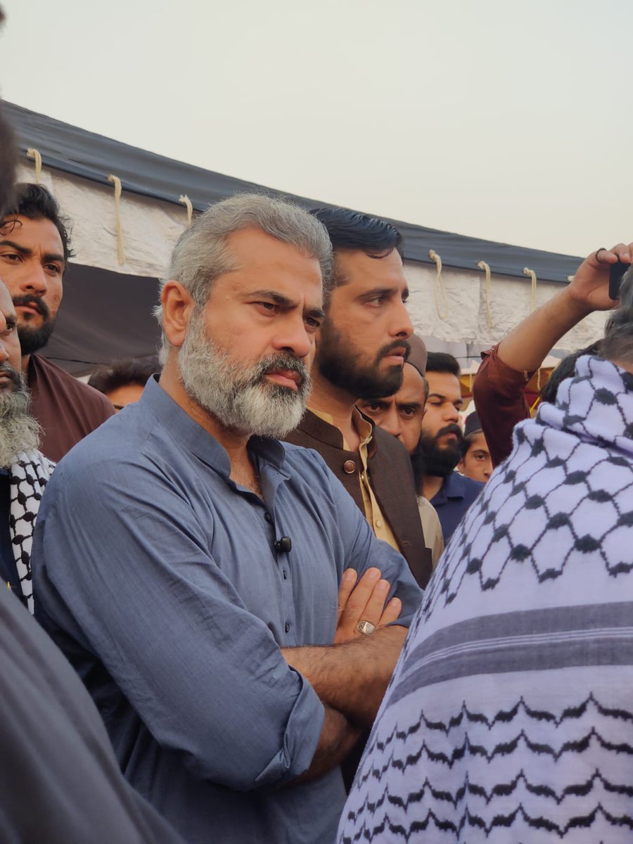Pak_PalForum's tweet photo. 🔻Powerful press conference held at D-Chowk. 
@humairatayyaba and @SenatorMushtaq addressed the crowd of peaceful protest

📍Join us in our fight for justice for P@lestine and our martyred brothers. 

@ImranRiazKhan has also joined us.

#ShuhadaAlAqsaDChowk 
#Dharna4RafahDchowk https://t.co/LkHzkRkm1i