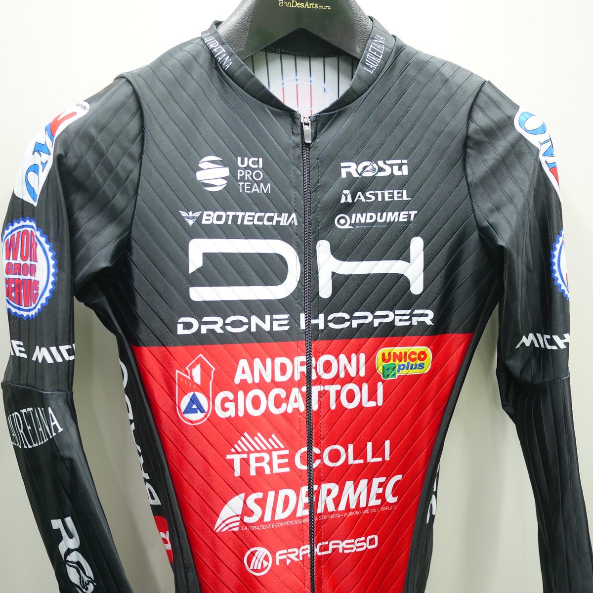 Cyclisme11's tweet photo. プロチーム支給品販売
ドローンホッパー アンドローニジョカットリ
スキンスーツ
Rosti製 美品 サイズSM
19,800円
#ロードバイク物販 #jspocycle #GCNjapan #選手支給品
#ジロデイタリア https://t.co/lcEyQvcbYv