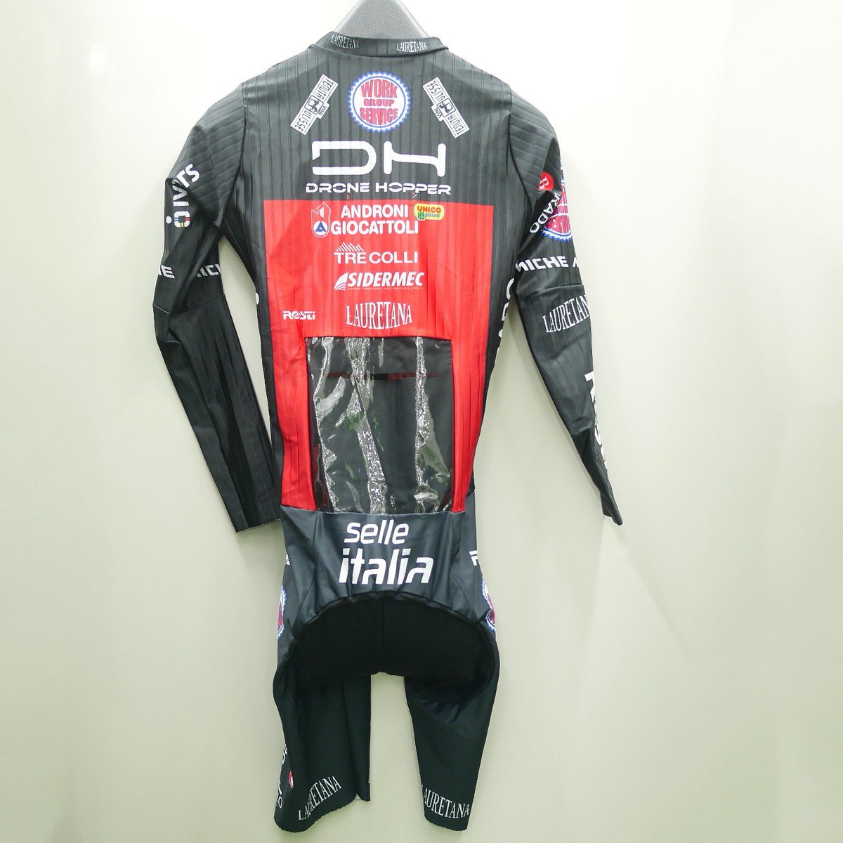 Cyclisme11's tweet photo. プロチーム支給品販売
ドローンホッパー アンドローニジョカットリ
スキンスーツ
Rosti製 美品 サイズSM
19,800円
#ロードバイク物販 #jspocycle #GCNjapan #選手支給品
#ジロデイタリア https://t.co/lcEyQvcbYv