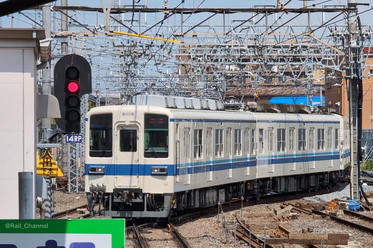 Rail_Channel's tweet photo. 2024.5.22 #春日部 駅 高架化工事。上り本線から下り4番(副1)への渡り線が完成。#71716F で試運転を行ったあと、#81119F 出場回送から使用開始。ホームから見るとこんな感じで下り本線を跨いで行きます
#8000系 #東上線 #越生線 #スカイツリーライン https://t.co/Pf82z31EGV