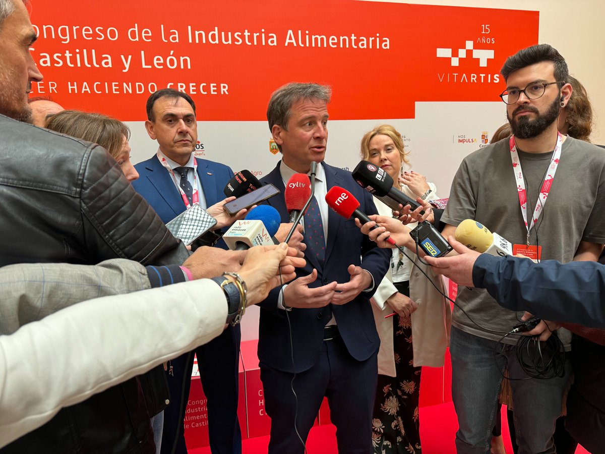 Inauguración del #CongresoVitartis en el <a href="/forumevolucion/">Fórum Evolución 🌍♻️♿</a> #Burgos con el presidente de la <a href="/jcyl/">Junta de Castilla y León</a> , <a href="/alferma1/">Alfonso F. Mañueco</a>, el presidente de la Diputación de Burgos, Borja Suárez, y la alcalde de la ciudad, Cristina Ayala. #CrecerHaciendoCrecer #IndustriaAlimentaria #CyL