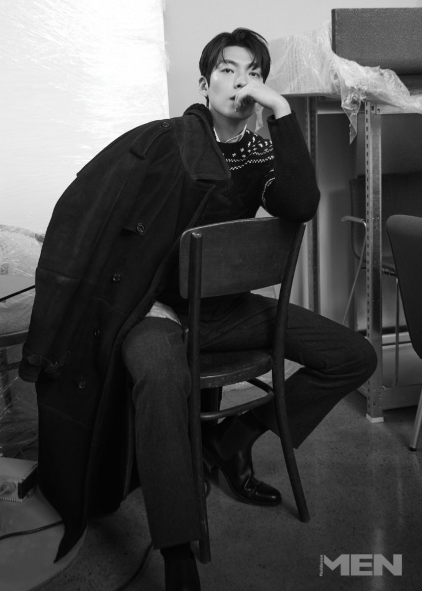 Q: Is there an actor you would like to work with?
•Woobin: Insung hyung, Kwangsoo hyung, Kyungsoo. Actually, I've never had the chance to collaborate with my closest friends. I think it would be nice if we could all appear in one project together. Like <Ocean's Eleven>?