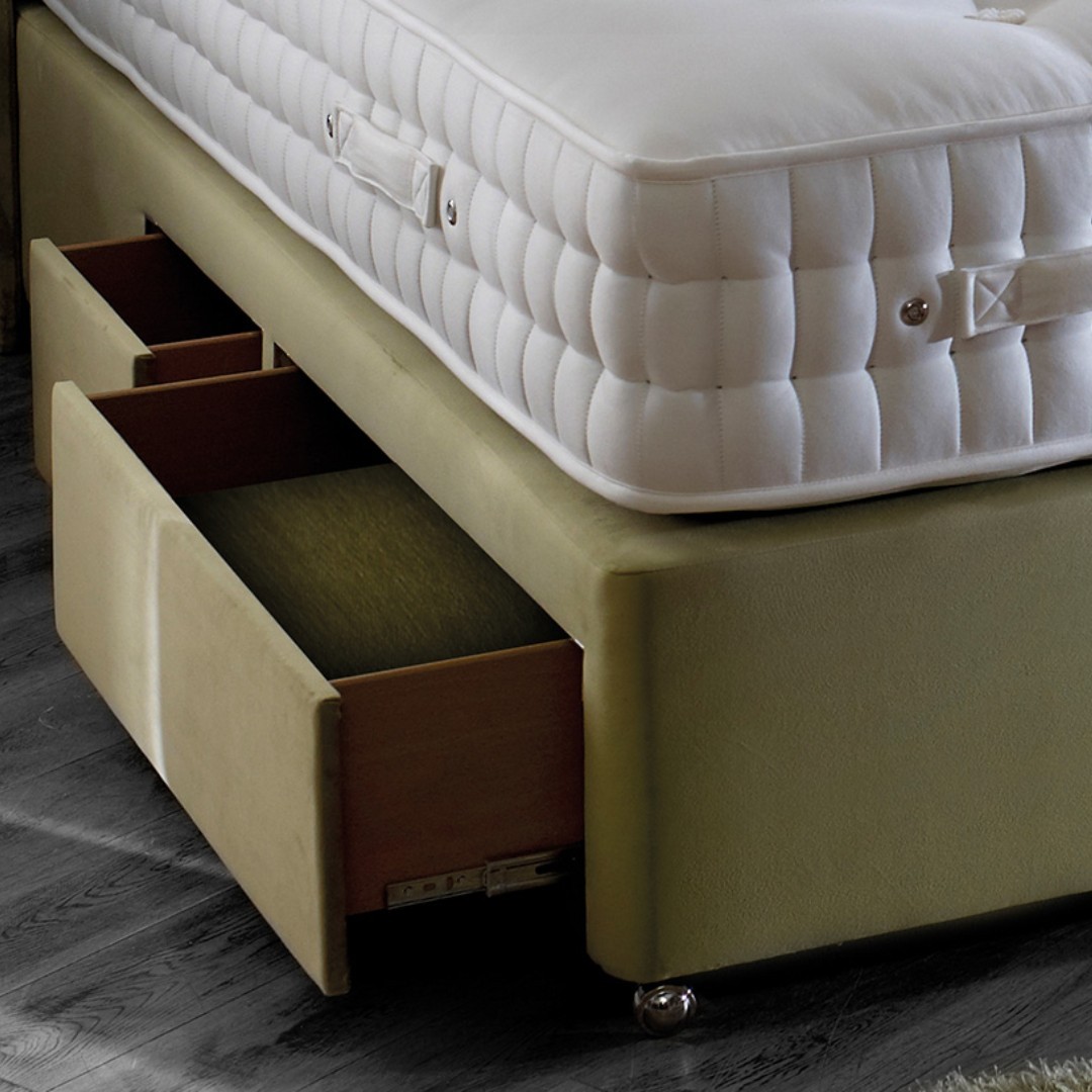 Create your sleep sanctuary with The Royal Divan Bed.
✅ Hand side-stitched border
✅ 10 Year Guarantee
✅ Medium Firmness with 2,000 Pocket Springs

starplandirect.com/product/the-ro…

#SleepBetter #RoyalDivan #BedroomFurniture