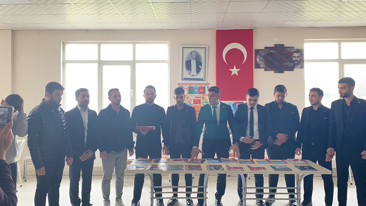 cuulkuculeri58's tweet photo. Üniversite Başkanımız Osman Cansever'in takdirleri ile Sosyal Bilimler Meslek Yüksekokulu Fakültesi başkanlığını yapmakta olan Fırat Oğuz Reis görevini Seydi Çelik reise devretmiştir. Yaptığı çalışmalardan ve emeklerinden dolayı Fırat Oğuz reise teşekkür ediyoruz. https://t.co/jgnKiL4orl