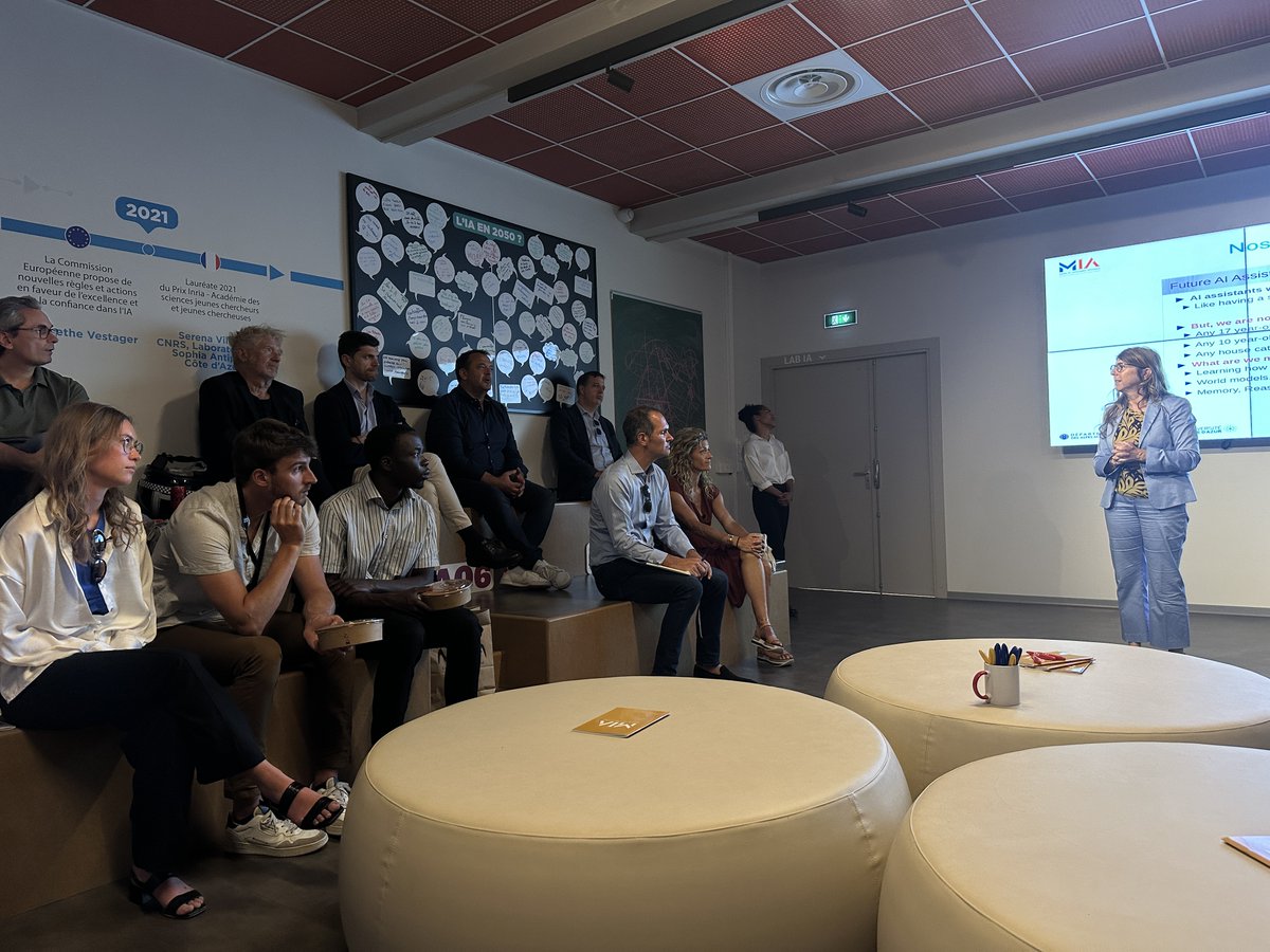 Maison_IA's tweet photo. 🤖Retour sur l’#IALUNCH "L’IA peut-elle avoir des objectifs sociaux?"
🎯L'occasion d'échanger autour des bénéfices/risques des IA data-driven vs IA objective-driven
🦾Présentation @NetGoldFish & débat avec➕40 participants https://t.co/kLySbDjR3E