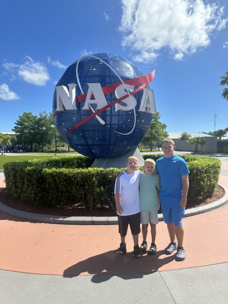 sachakingx's tweet photo. A very educational day 🥰🇺🇸😬🚀 @HollinMrMc  @MissCooper_2C https://t.co/YDzviDkmpf