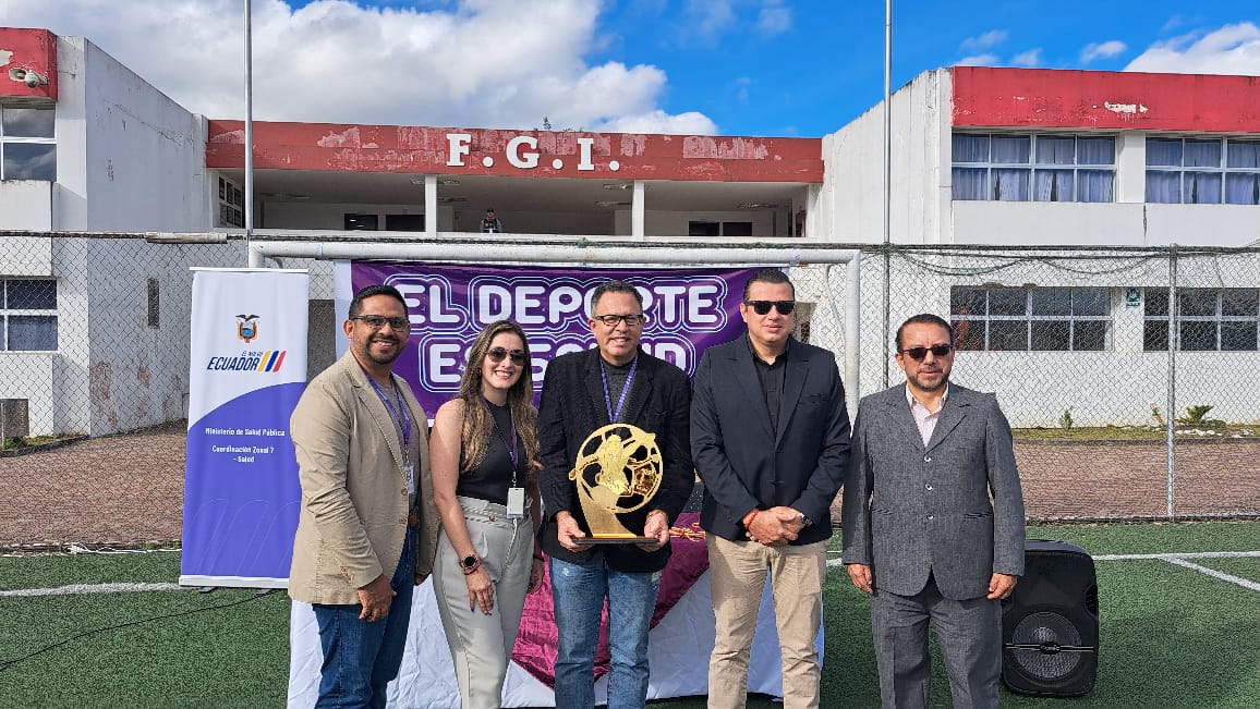 Salud_Loja's tweet photo. .@Salud_CZ7 realizó el I Encuentro Deportivo de Fútbol Sala "El Deporte es Salud" en el que participaron @PaulMAguilarS,@GoberLoja; @MPGonzalez01, coordinador @Salud_CZ7; Favio Villamizar, coordinador de @EducacionZ7_Ec  y Alexandra Jara, coordinadora zonal 7 del @MinGobiernoEc. https://t.co/MKTeS6NHkz