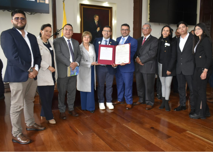 UPTCoficial's tweet photo. 🎯#NoticiasUPTC | Congreso de la República entregó reconocimiento a la #FESAD y Contaduría Pública #Sogamoso 🇨🇴🎖️
Representante a la Cámara, exaltó la trayectoria de la Facultad y la Escuela, en todos los procesos y compromisos académicos 👍💛🖤
🖱️👇
https://t.co/xTAPTo8Av0 https://t.co/ylSCbc1ryT