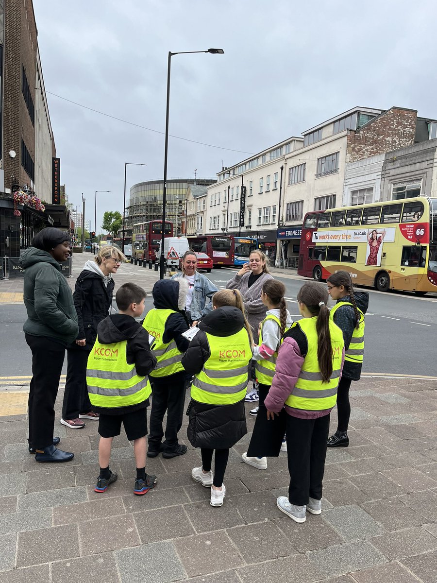 childrensuni's tweet photo. YR4 pupils from @WansbeckPrimary learning new skills and gaining confidence on our Ambassadors of Hull Experience today. 

#UnderstandingHullandER
#AmbassadorsofHull
#Learningcomestolife
#InspireBelieveAchieve
#makingdreams https://t.co/FuD2EtjlD3