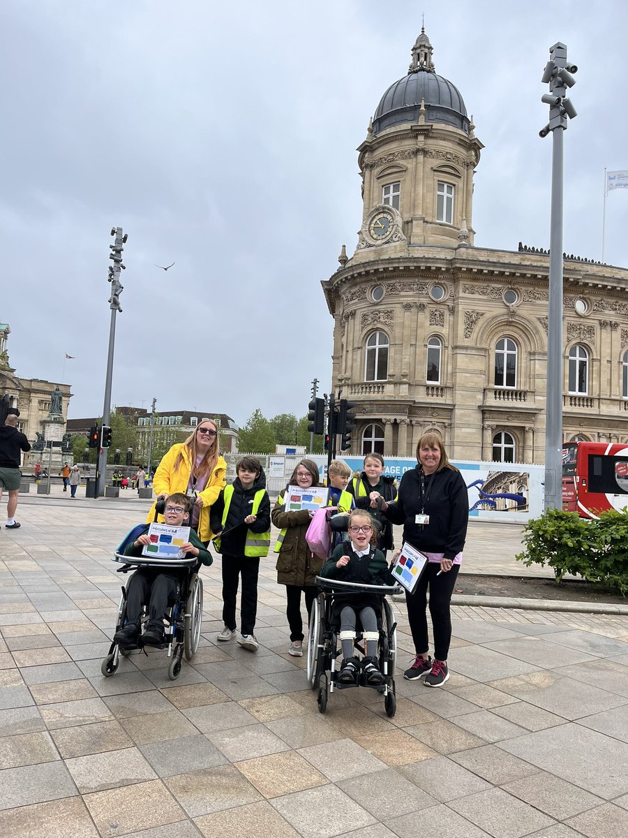 childrensuni's tweet photo. YR4 pupils from @WansbeckPrimary learning new skills and gaining confidence on our Ambassadors of Hull Experience today. 

#UnderstandingHullandER
#AmbassadorsofHull
#Learningcomestolife
#InspireBelieveAchieve
#makingdreams https://t.co/FuD2EtjlD3
