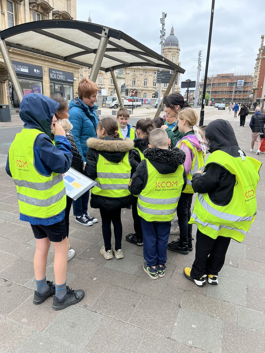 childrensuni's tweet photo. YR4 pupils from @WansbeckPrimary learning new skills and gaining confidence on our Ambassadors of Hull Experience today. 

#UnderstandingHullandER
#AmbassadorsofHull
#Learningcomestolife
#InspireBelieveAchieve
#makingdreams https://t.co/FuD2EtjlD3