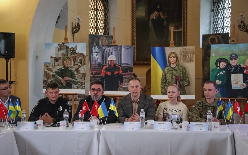 🇺🇦 The head of the charity fund @ROKADA_CF Natalya Gourjii took part in the round table 'Heroes in art: presentation of the project #Nazlamni_UA' 24 portraits of heroes and heroines of Ukrainian artists were presented. In particular, the unique story of our colleague💚