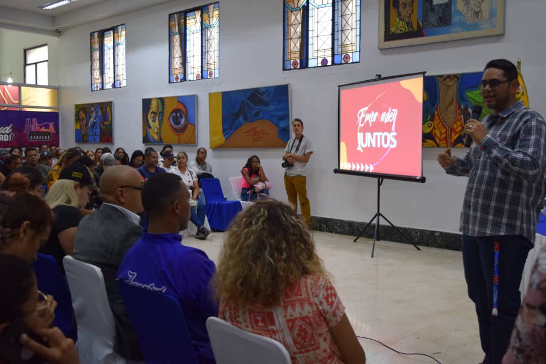 FONPYME_VE's tweet photo. 2/4 El pdte. de @FONPYME_VE , @orlandobecerrav destacó, que los daños producidos por las sanciones, han revelado la resiliencia y la creatividad del pueblo, gracias a los programas de emprendimiento, se ha abierto la puerta para construir una patria productiva. https://t.co/0E5WmItsfU