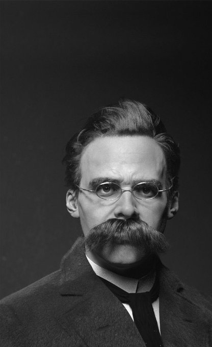 Jefersonnasa_'s tweet photo. FRIEDRICH NIETZSCHE.  

•Criticó duramente la moral judeo-cristiana, considerándola como una "moral de esclavos".  

• Propuso la idea del "superhombre".  

Su filosofia e ideas no eran para debiles.

12 frases que te harán criticar varios aspectos de la vida: https://t.co/bzzDHj5XXA