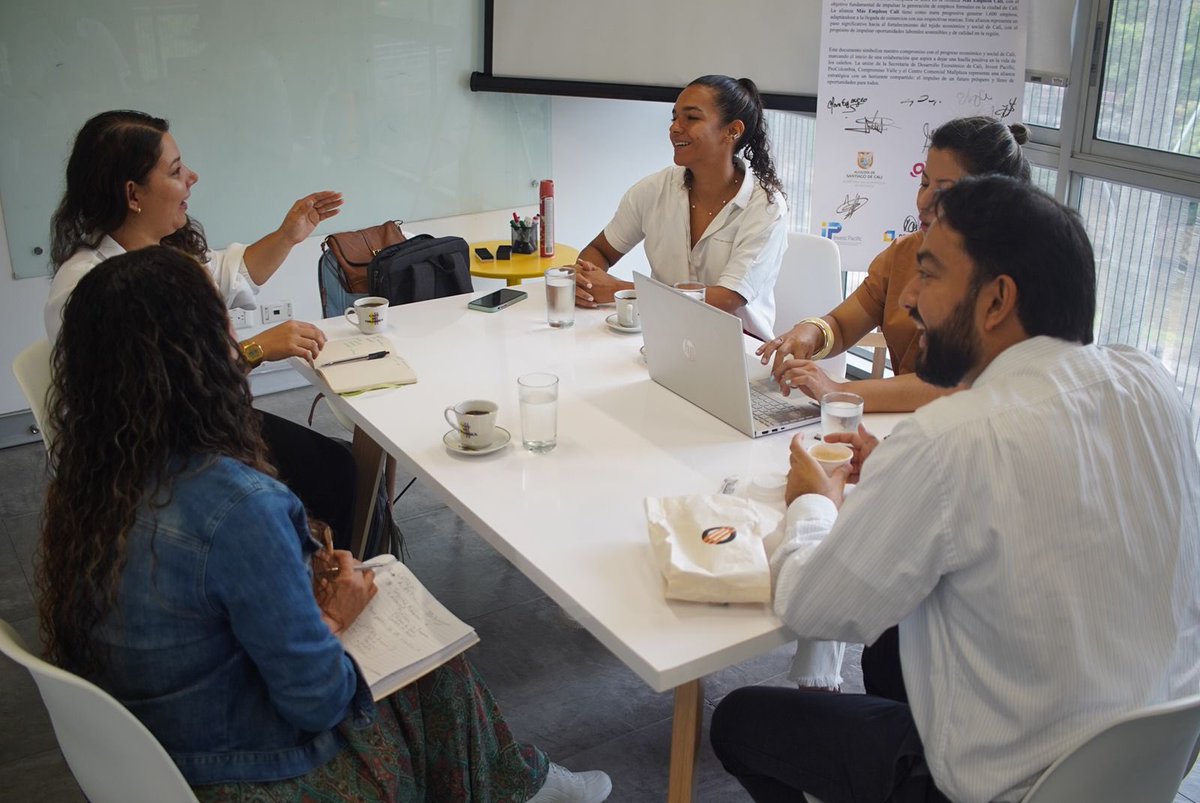 Estamos colaborando de la mano con la @sidocfundacion para transformar y fortalecer los #sistemasalimentarios de nuestra ciudad, poniendo un enfoque especial en #mujeres y #jóvenesemprendedores. 💪

Próximamente, presentaremos una estrategia de ciudad para robustecer el sector.