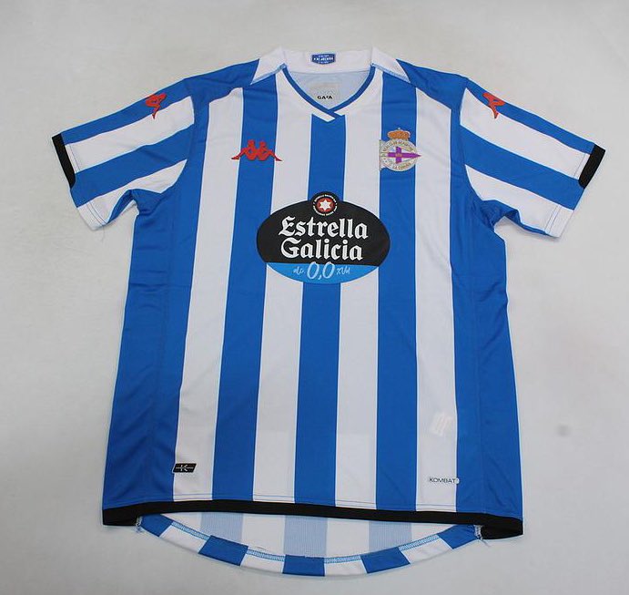 Depor_VAVEL's tweet photo. 🚨SORTEO DEPOR CAMPEÓN💙🤍🍍

Para celebrar el ascenso… Camiseta a elegir por el ganador‼️🤩

Déjanos en comentarios tu elección 
Con estos emojis 
💙🤍 
🏆
🍍

Para participar:
• RT
• Follow a @Ctinfo_17 y a @Depor_VAVEL 

El ganador se dará el 27 Mayo🍀 https://t.co/yEpgCRQJVN