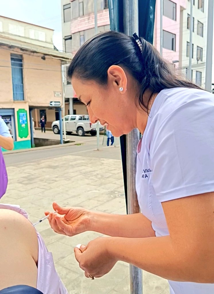 Salud_Loja's tweet photo. @Salud_Ec @GoberLoja @CronicaLoja @HORA32LOJA @MPGonzalez01 Quienes recibieron la vacuna COVID-19 :
🔹Niños desde los 6 meses de edad hasta los 4 años.
🔹Niños con inmunosupresión desde los 6 meses de edad.
🔹 Niños mayores de 5 años.
🔹 Adultos entre 18 y 64 años con condiciones graves, adultos mayores de 65 años y otros. https://t.co/Rr3lDScVOg